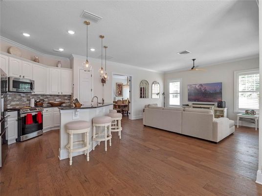 Interior, Kitchen, Living room, Pendant Lights, Recessed Lighting, Wood Texture Flooring