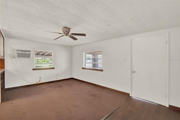 Empty room, Interior