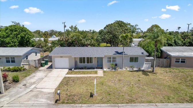 Attached, Exterior, Facade, Ranch