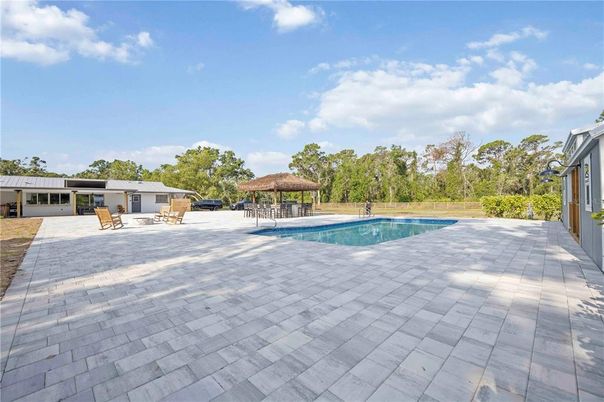 Exterior, Pool