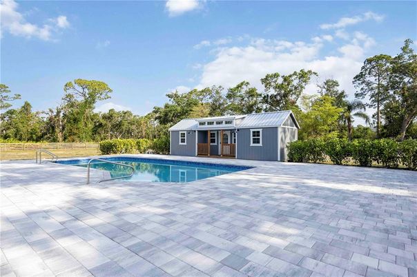 Exterior, Pool