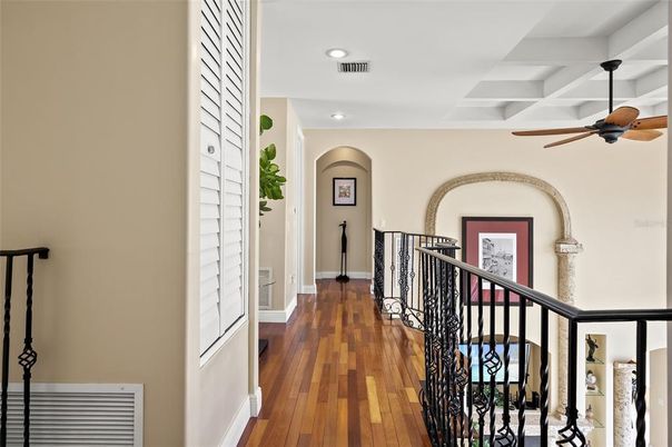 Interior, Recessed Lighting, Wood Texture Flooring