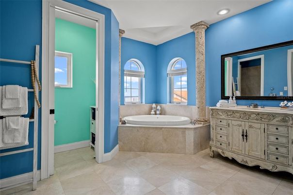 Bathroom, Dual Sink Vanities, Interior, Recessed Lighting