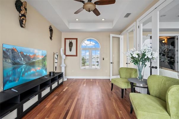 Interior, Recessed Lighting, Wood Texture Flooring