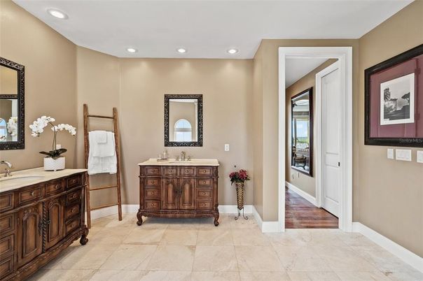 Bathroom, Dual Sink Vanities, Interior, Recessed Lighting