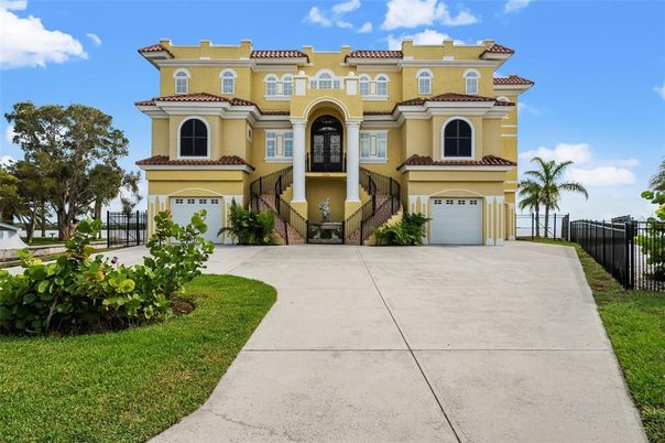 Attached, Exterior, Facade, Mediterranean