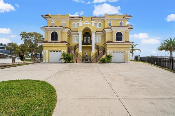 Attached, Exterior, Facade, Mediterranean