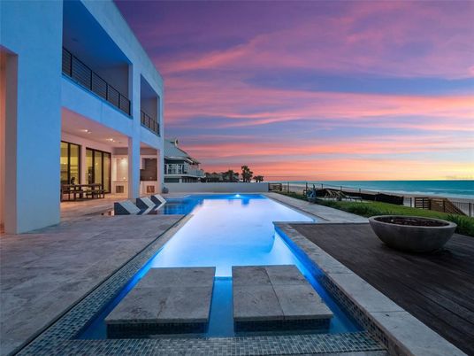 Exterior, Pool, Water