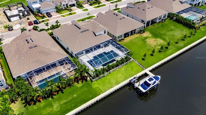 Exterior, Drone