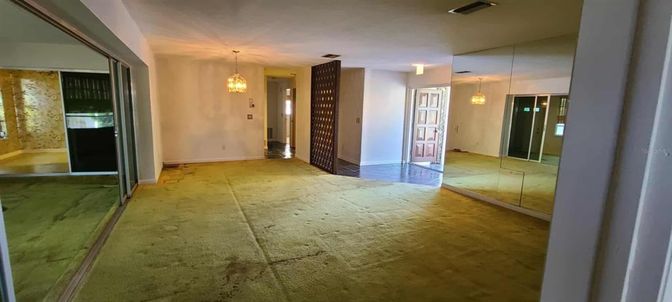 Empty room, Interior, Pendant Lights