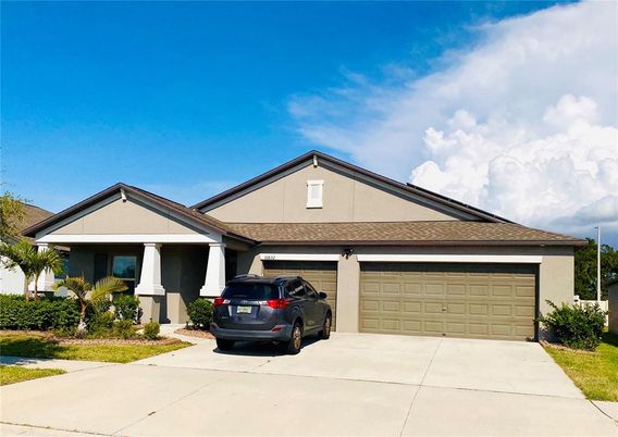 Attached, Exterior, Facade, American Craftsman