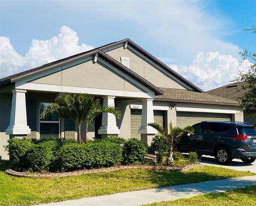Attached, Exterior, Facade, American Craftsman