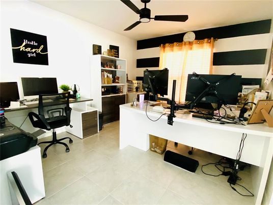 Home Office, Interior