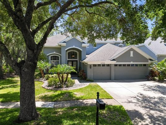 Attached, Exterior, Facade, Ranch