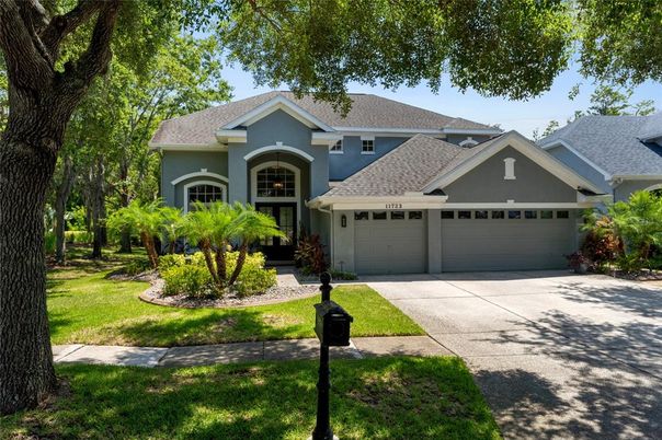 Attached, Exterior, Facade, American Craftsman