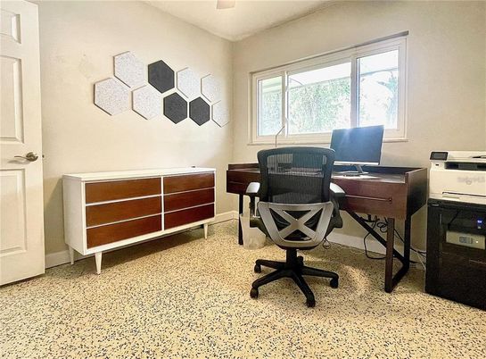 Home Office, Interior