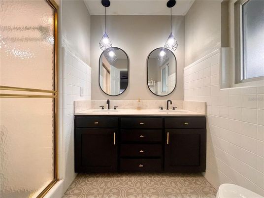Bathroom, Dual Sink Vanities, Interior, Pendant Lights