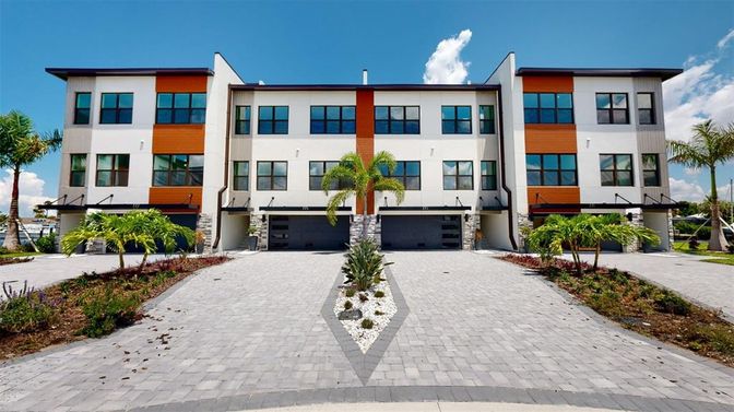 Attached, Exterior, Facade, Rowhouse