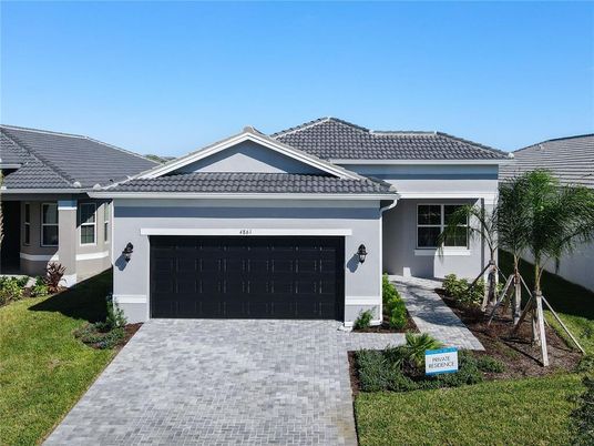 Attached, Exterior, Facade, Mediterranean
