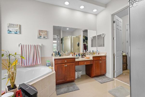 Bathroom, Dual Sink Vanities, Interior, Recessed Lighting