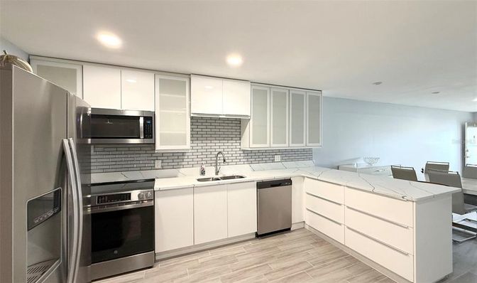 Dining room, Interior, Kitchen, Recessed Lighting, Stainless Steel Appliances, Wood Texture Flooring