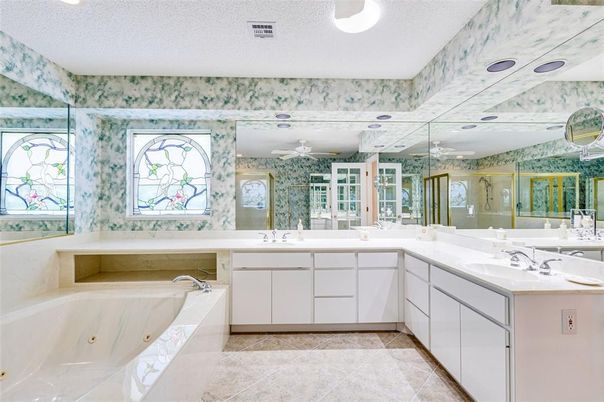 Bathroom, Dual Sink Vanities, Interior, Recessed Lighting