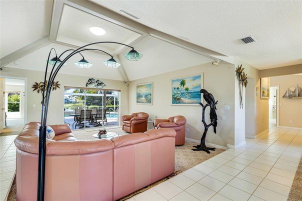 Fitness Equipment, Interior, Living room, Recessed Lighting