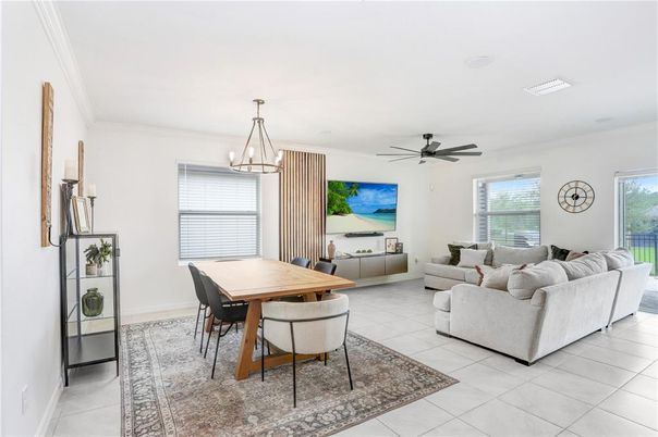 Chandelier, Dining room, Interior, Living room