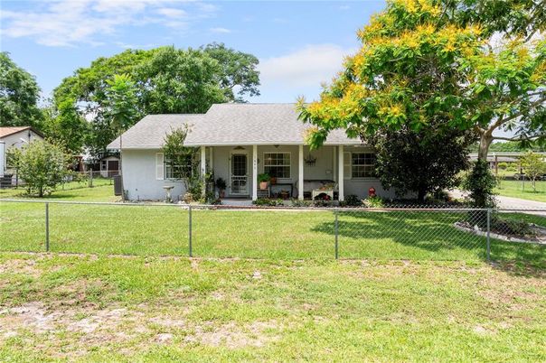 Backyard, Exterior, Facade, Ranch