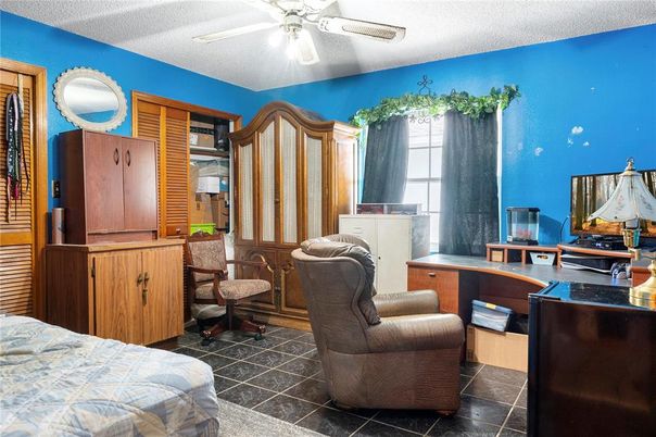 Home Office, Interior