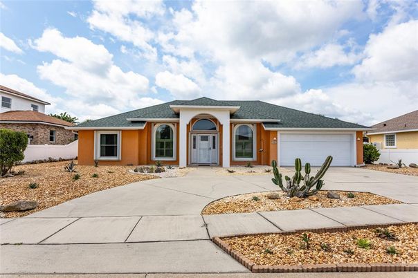 Attached, Exterior, Facade, Ranch