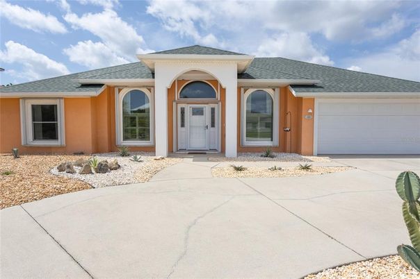 Attached, Exterior, Facade, Ranch