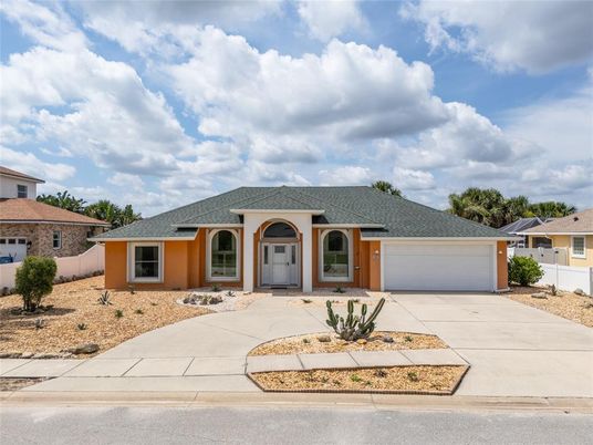 Attached, Exterior, Facade, Ranch