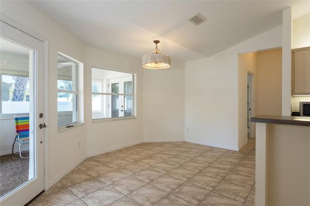 Empty room, Interior, Pendant Lights