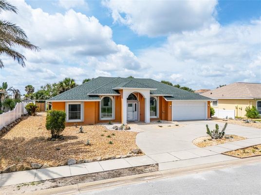 Attached, Exterior, Facade, Ranch