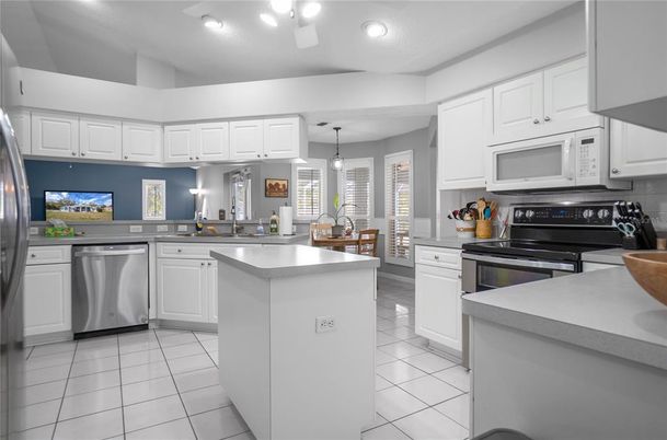 Dining room, Interior, Kitchen, Pendant Lights, Recessed Lighting, Stainless Steel Appliances