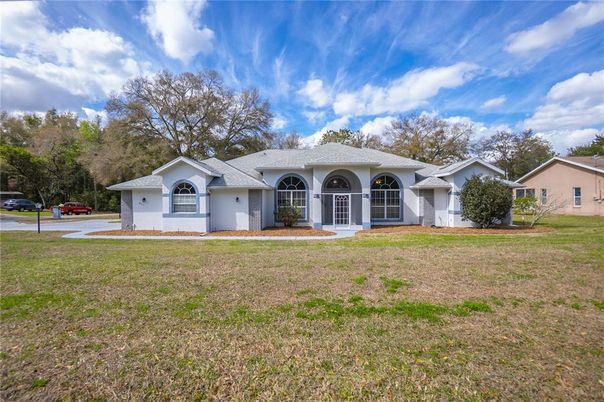 Backyard, Exterior, Facade, Ranch