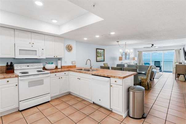 Chandelier, Dining room, Interior, Kitchen, Living room, Pendant Lights, Recessed Lighting, Tile Countertops, Water