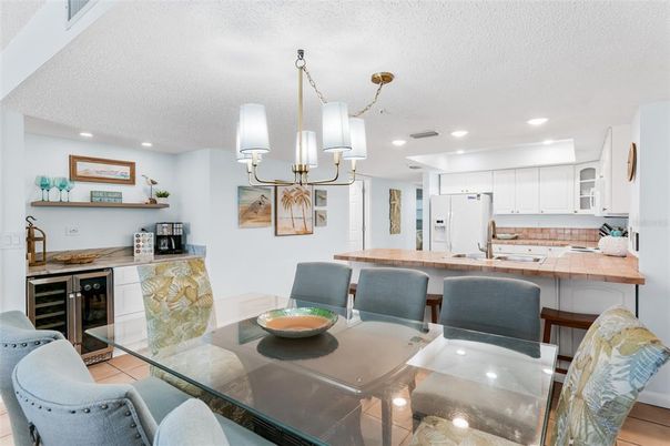 Chandelier, Dining room, Interior, Kitchen, Recessed Lighting, Tile Countertops