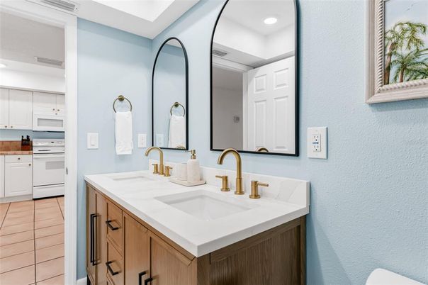 Bathroom, Dual Sink Vanities, Interior, Recessed Lighting