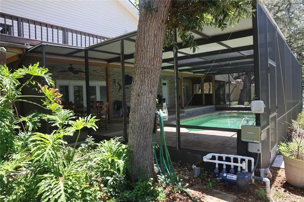 Exterior, Pool