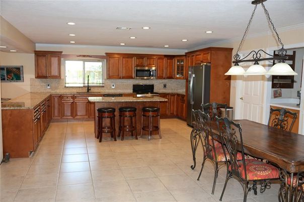 Chandelier, Dining room, Interior, Kitchen, Pendant Lights, Recessed Lighting, Stainless Steel Appliances