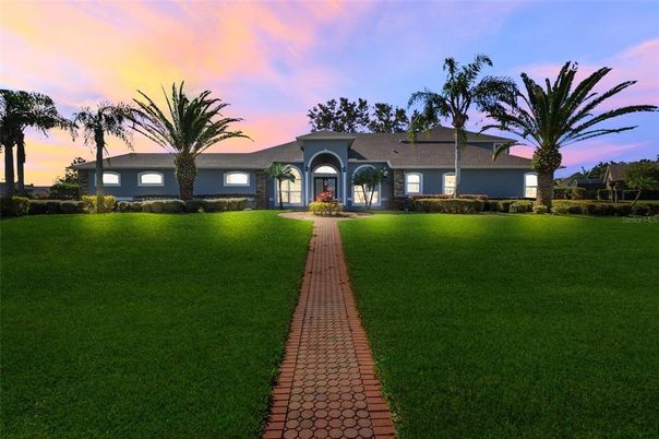 Backyard, Exterior, Facade, Ranch