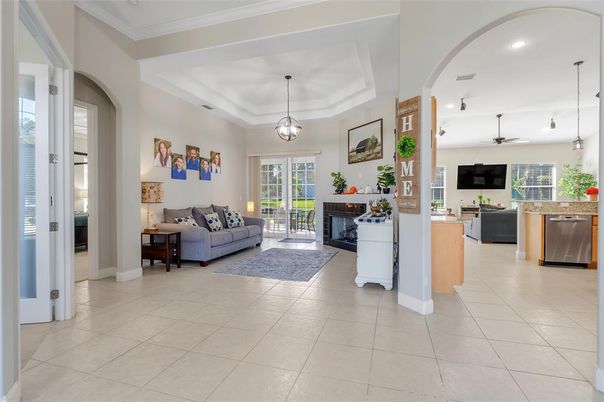 Interior, Living room, Pendant Lights, Recessed Lighting