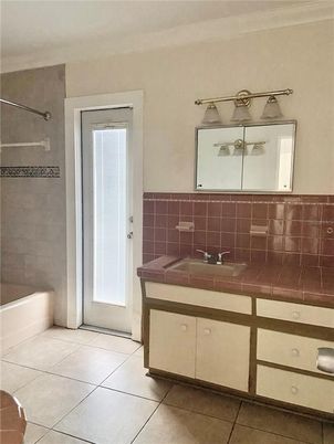 Bathroom, Interior, Tile Countertops