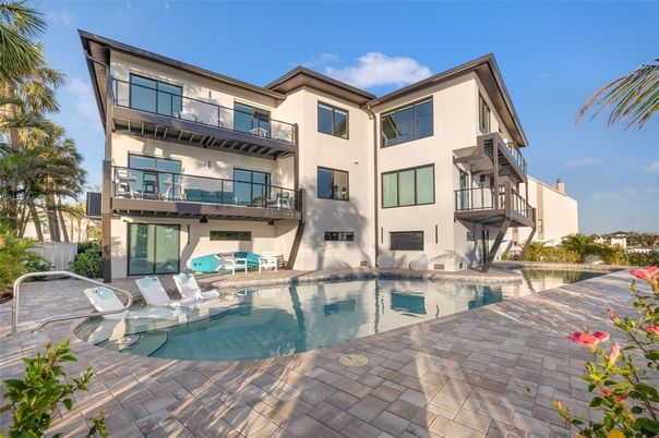 Exterior, Pool