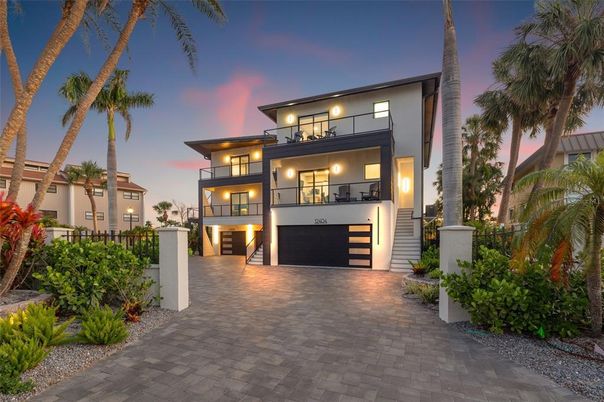 Attached, Exterior, Facade, Modern