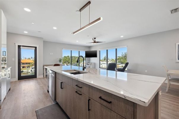 Dining room, Interior, Kitchen, Pendant Lights, Recessed Lighting, Wood Texture Flooring