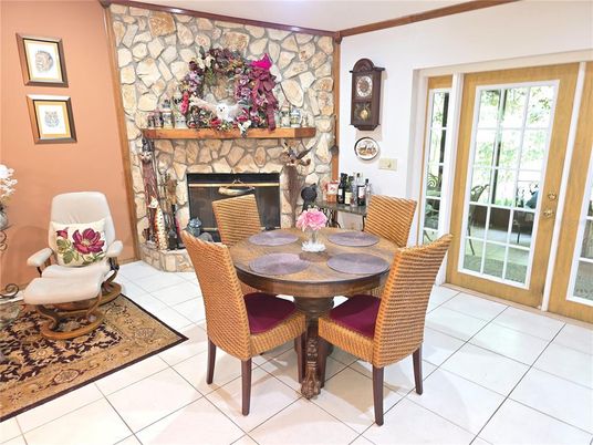 Dining room, Fireplace, Interior