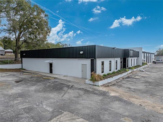 Attached, Exterior, Facade, Modern